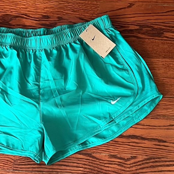 Nike women running shorts XL - Picture 4 of 6